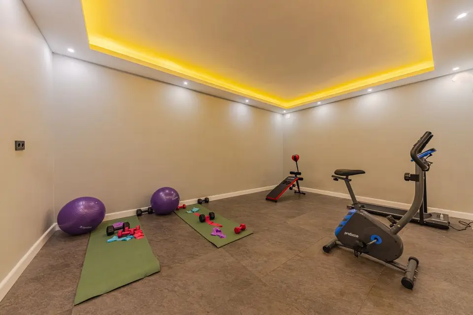 Gimnasio en casa con 300 euros: qué comprar (2026)