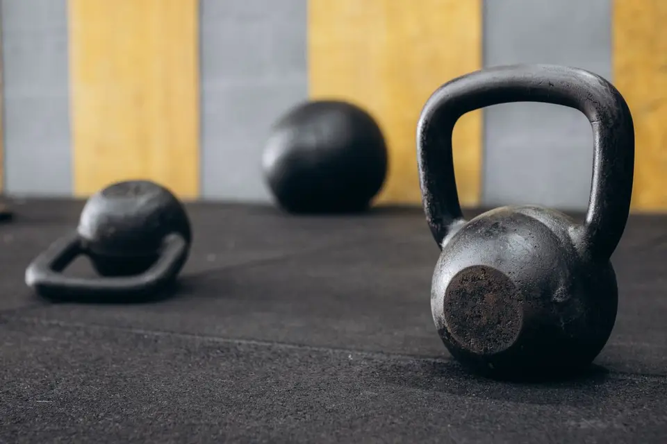 Qué peso de kettlebell comprar para empezar